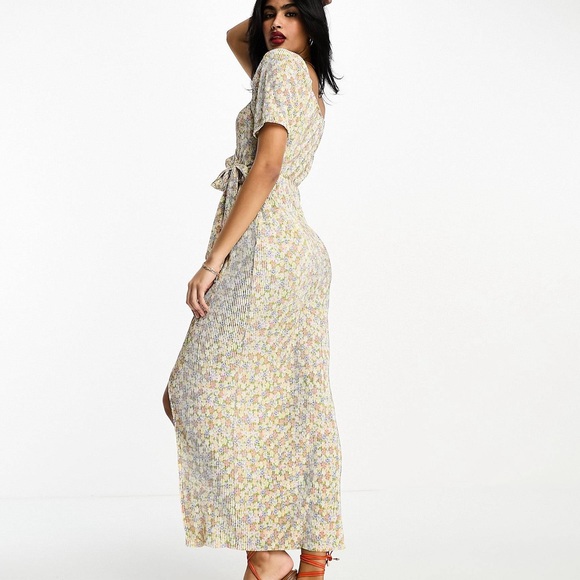 ASOS DESIGN plisse wrap midi dress with side tie in ditsy floral. Size 4 - Picture 8 of 8